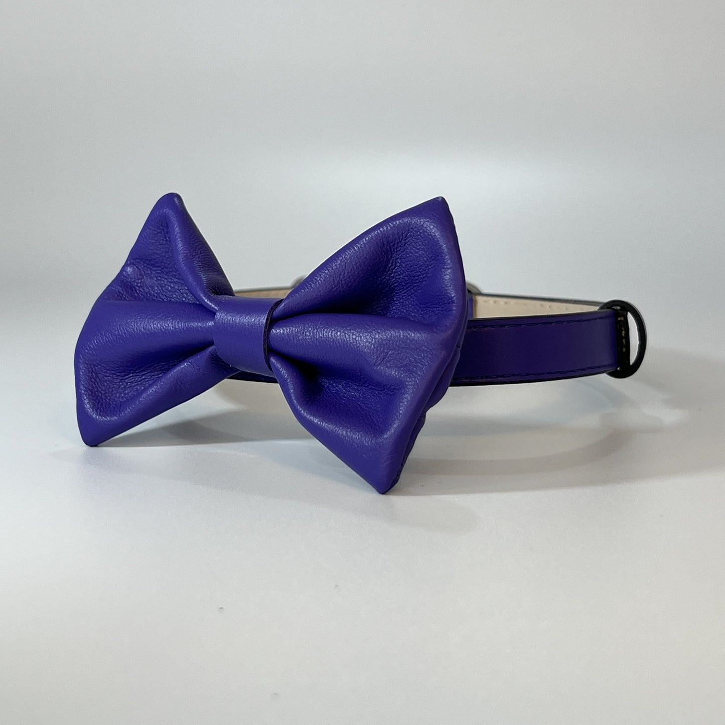 Handcrafted Leather Pet Collar with Stylish Bow