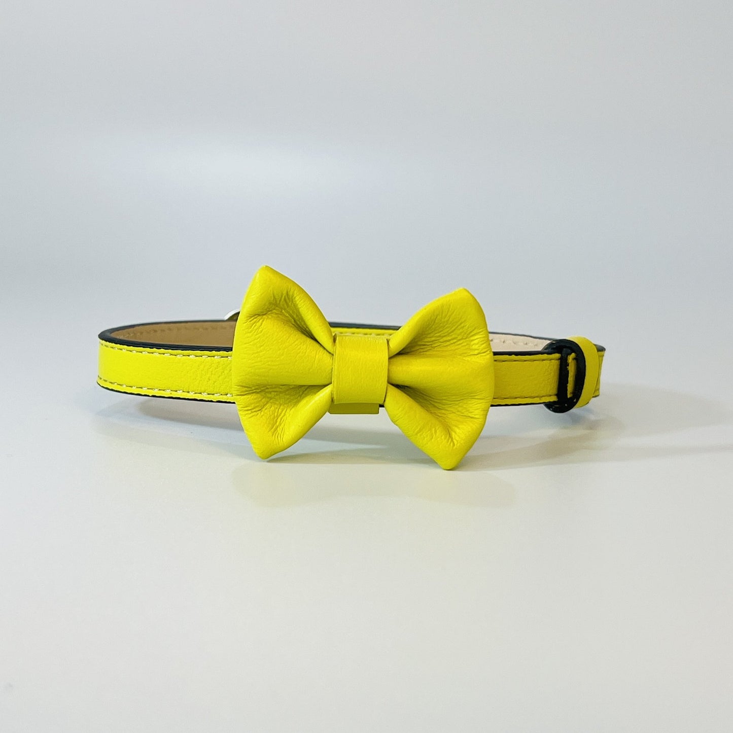 Handcrafted Leather Pet Collar with Stylish Bow